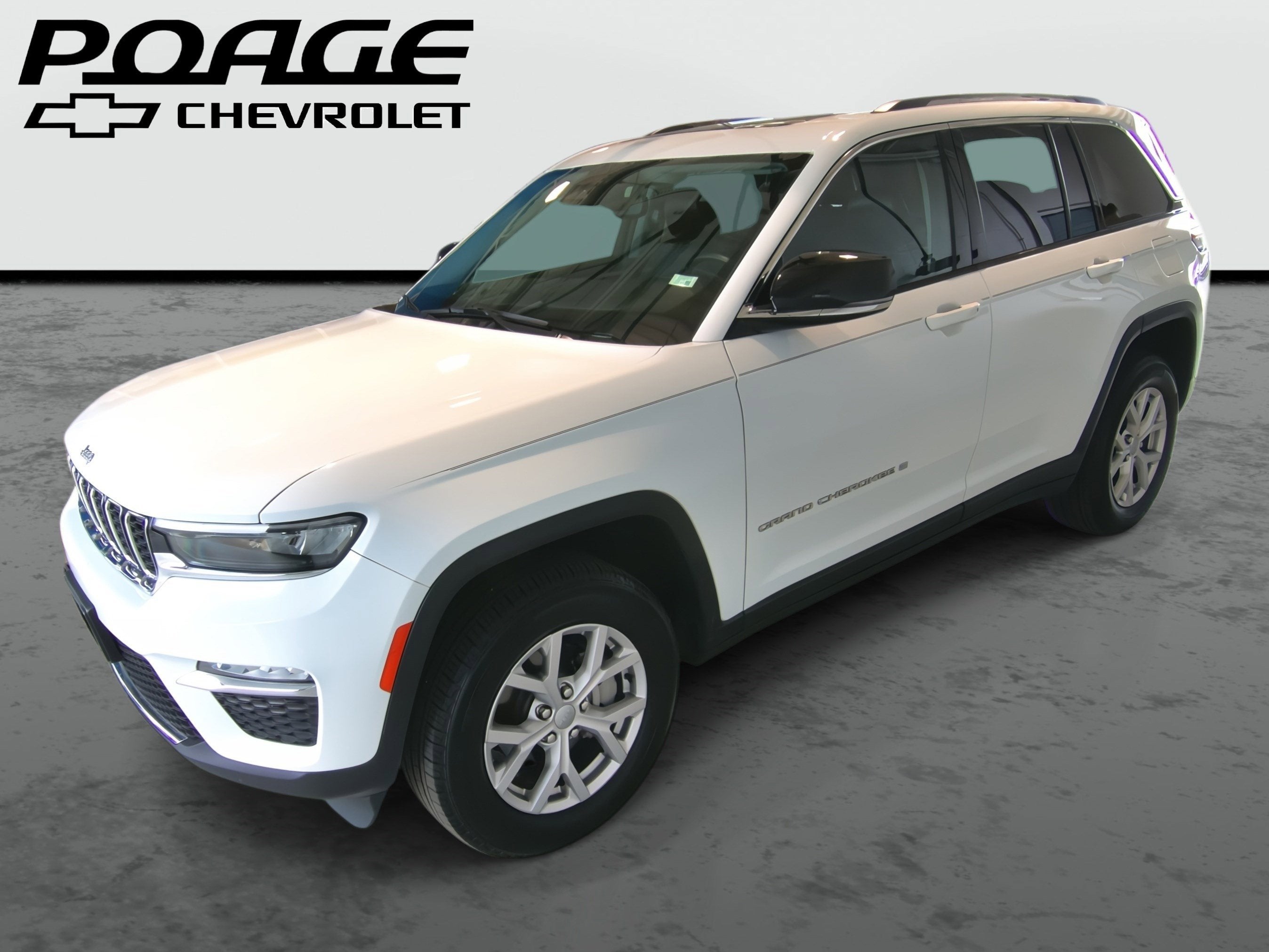 2022 Jeep Grand Cherokee Limited 4x4 in White — front three-quarter view